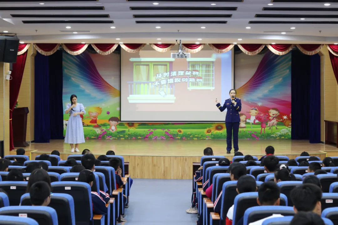 她用作品記錄這群英雄的感人瞬間，更用知識(shí)救了許多人！