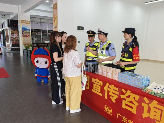 韶關(guān)交警開(kāi)展“安全生產(chǎn)月”宣傳咨詢(xún)?nèi)栈顒?dòng) ∣安全生產(chǎn)月